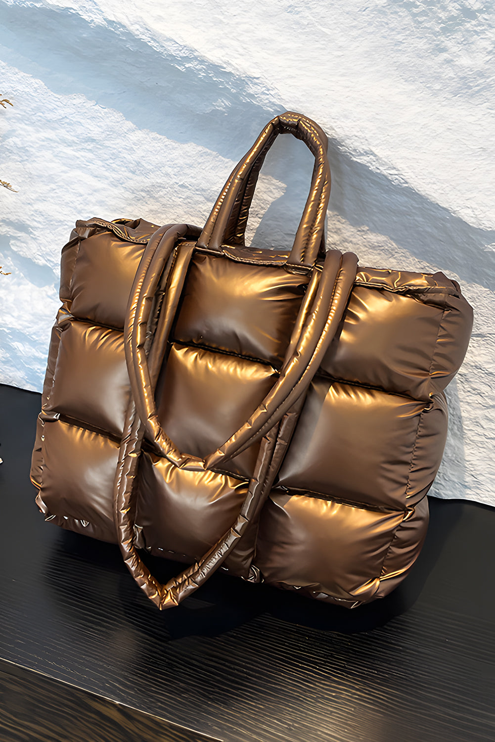 Bolso de mano acolchado dorado de gran capacidad