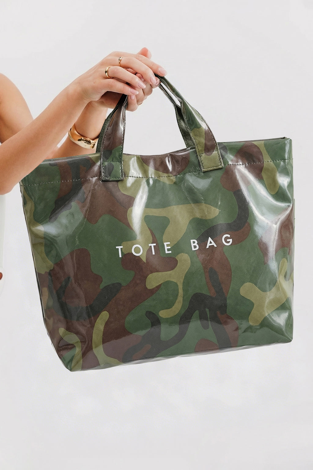 Bolso tote de piel sintética brillante con estampado de camuflaje verde jungla