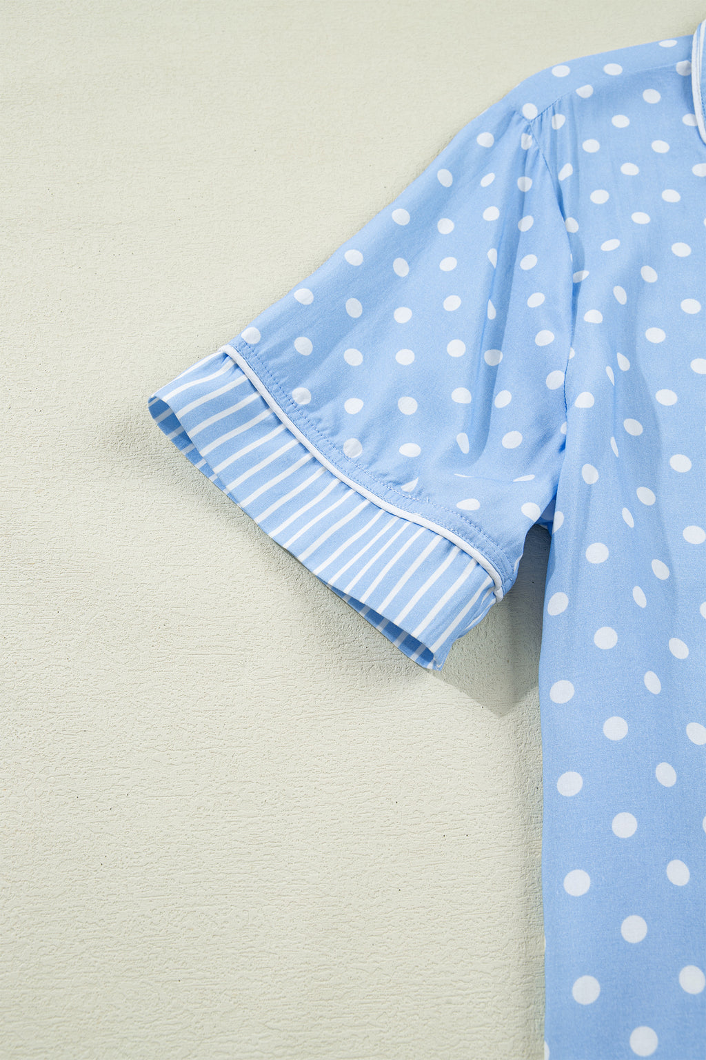 Conjunto de pijama corto suave con estampado de puntos azul cielo