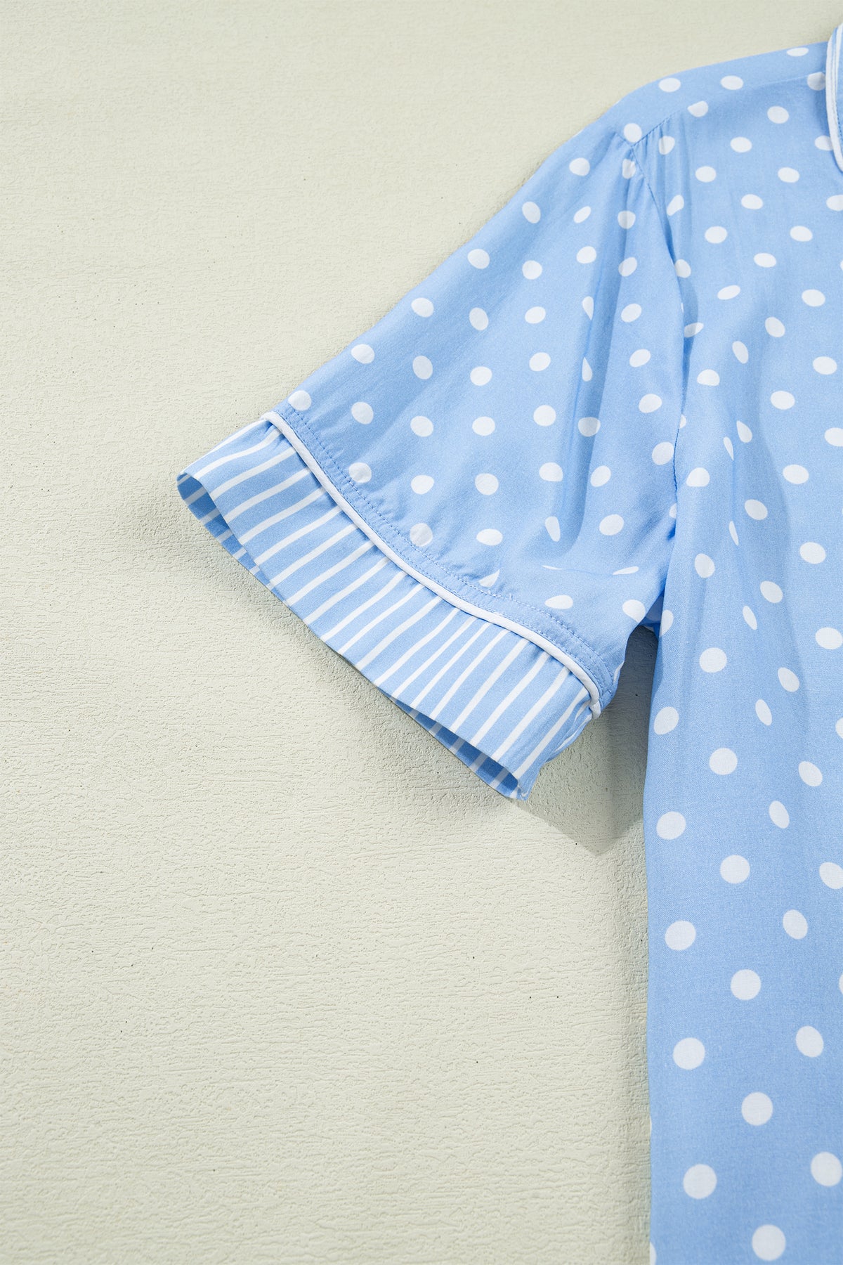Conjunto de pijama corto suave con estampado de puntos azul cielo