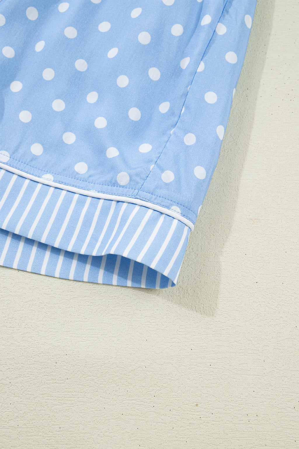 Conjunto de pijama corto suave con estampado de puntos azul cielo