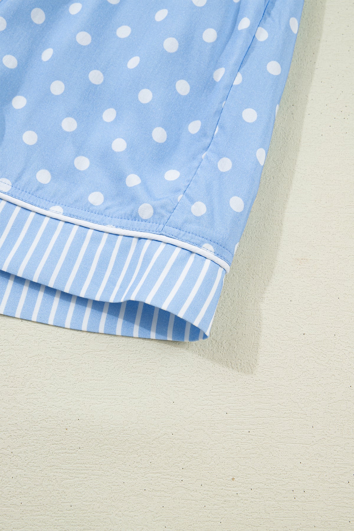 Conjunto de pijama corto suave con estampado de puntos azul cielo