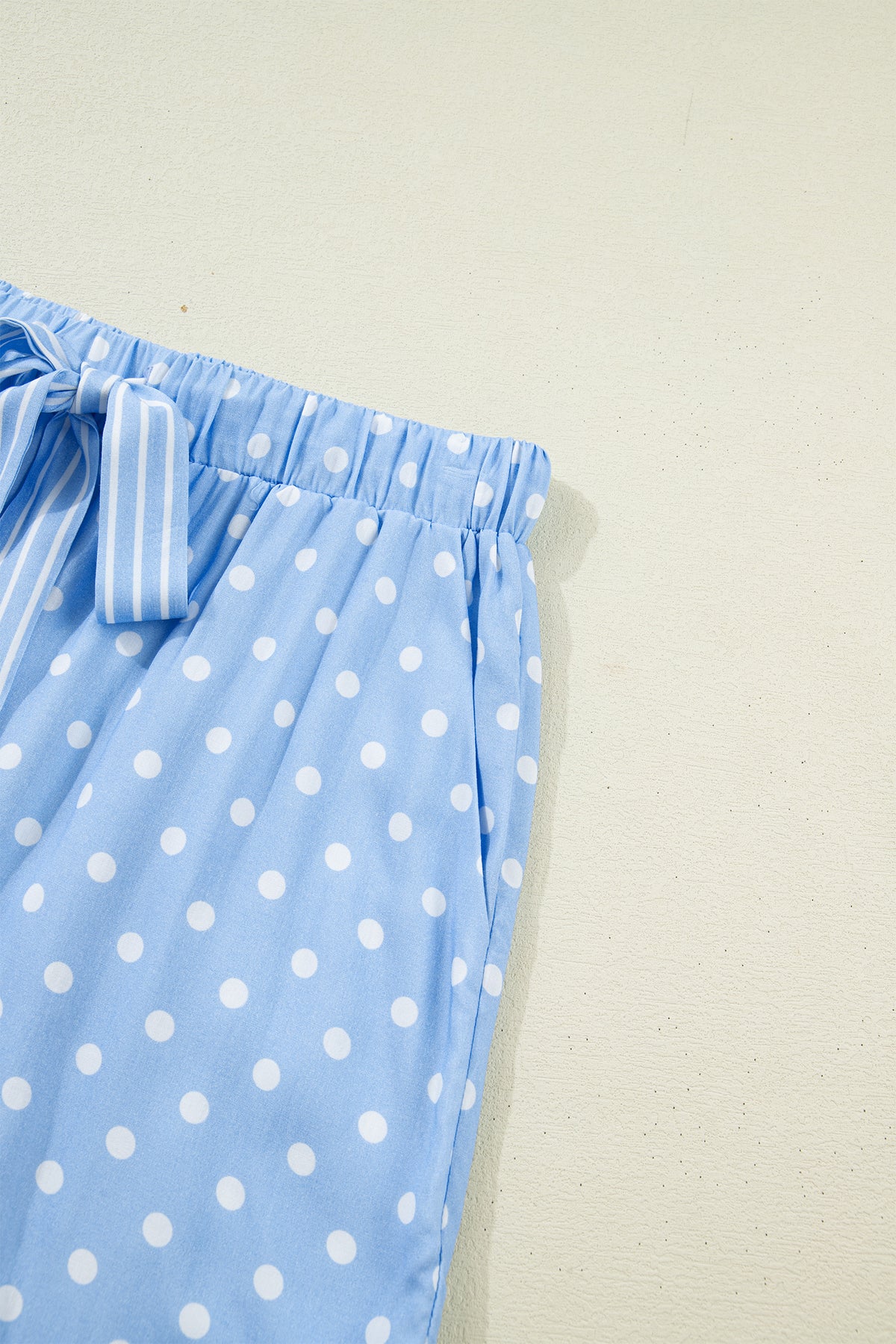 Conjunto de pijama corto suave con estampado de puntos azul cielo