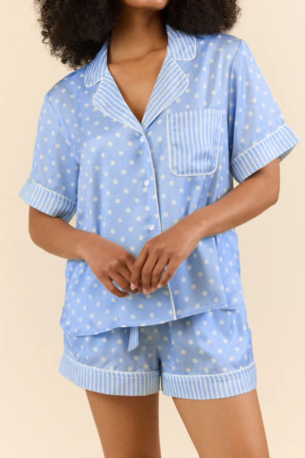 Conjunto de pijama corto suave con estampado de puntos azul cielo