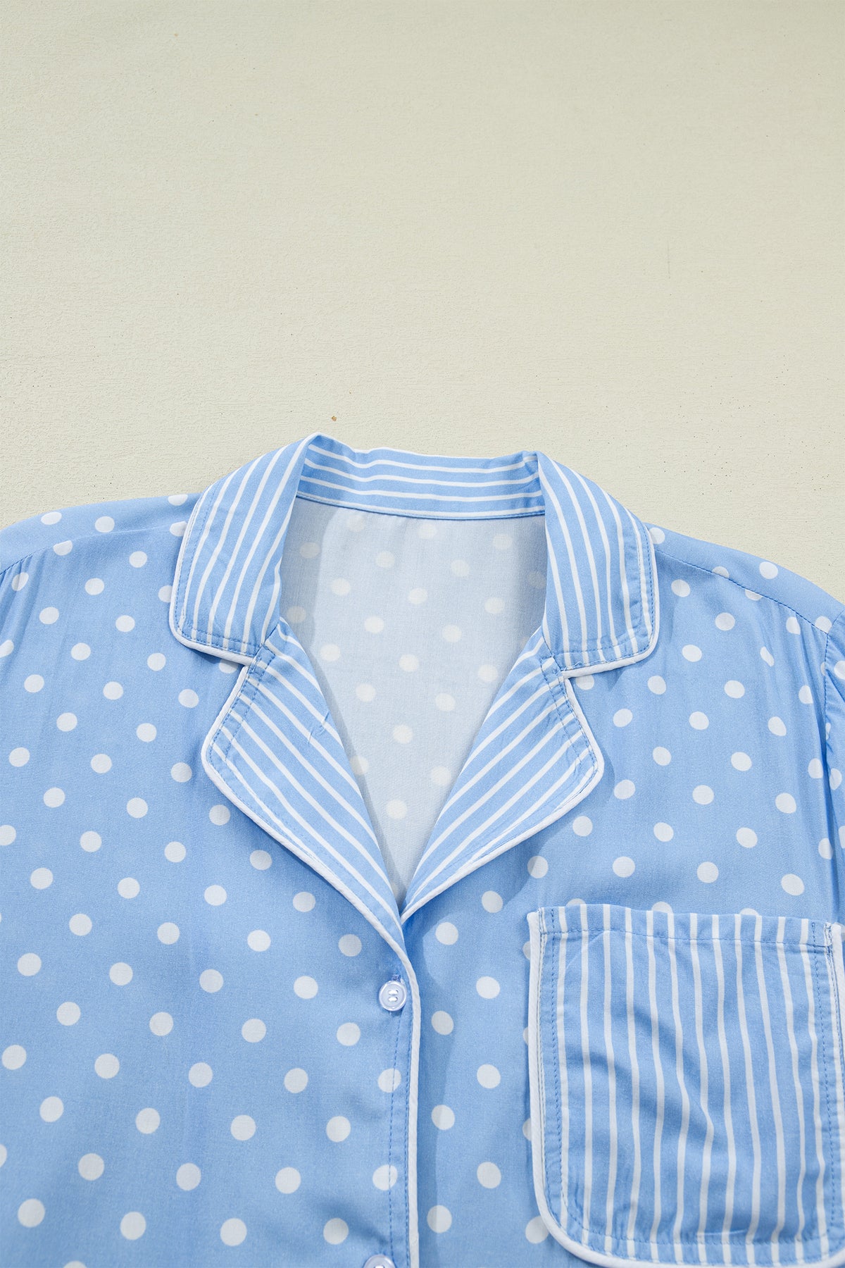 Conjunto de pijama corto suave con estampado de puntos azul cielo