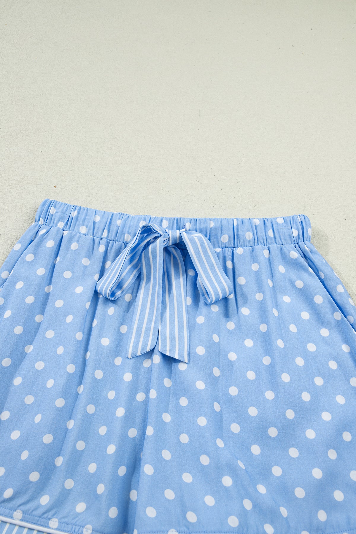 Conjunto de pijama corto suave con estampado de puntos azul cielo