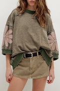 Top oversize de manga 3/4 con estampado floral y costuras sin rematar de Breen Mineral Wash.