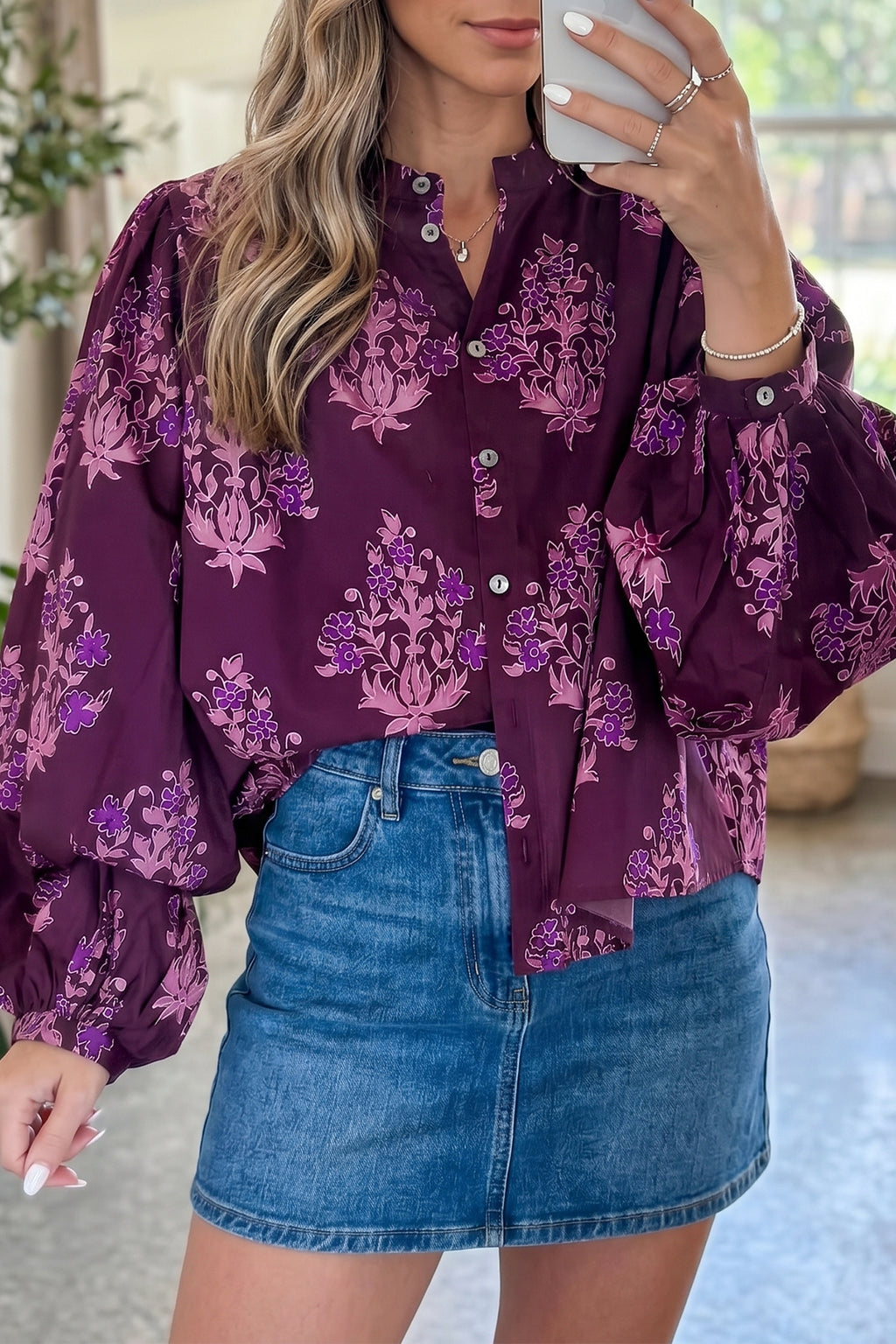 Camisa larga de manga abullonada con botones delanteros y estampado floral morado
