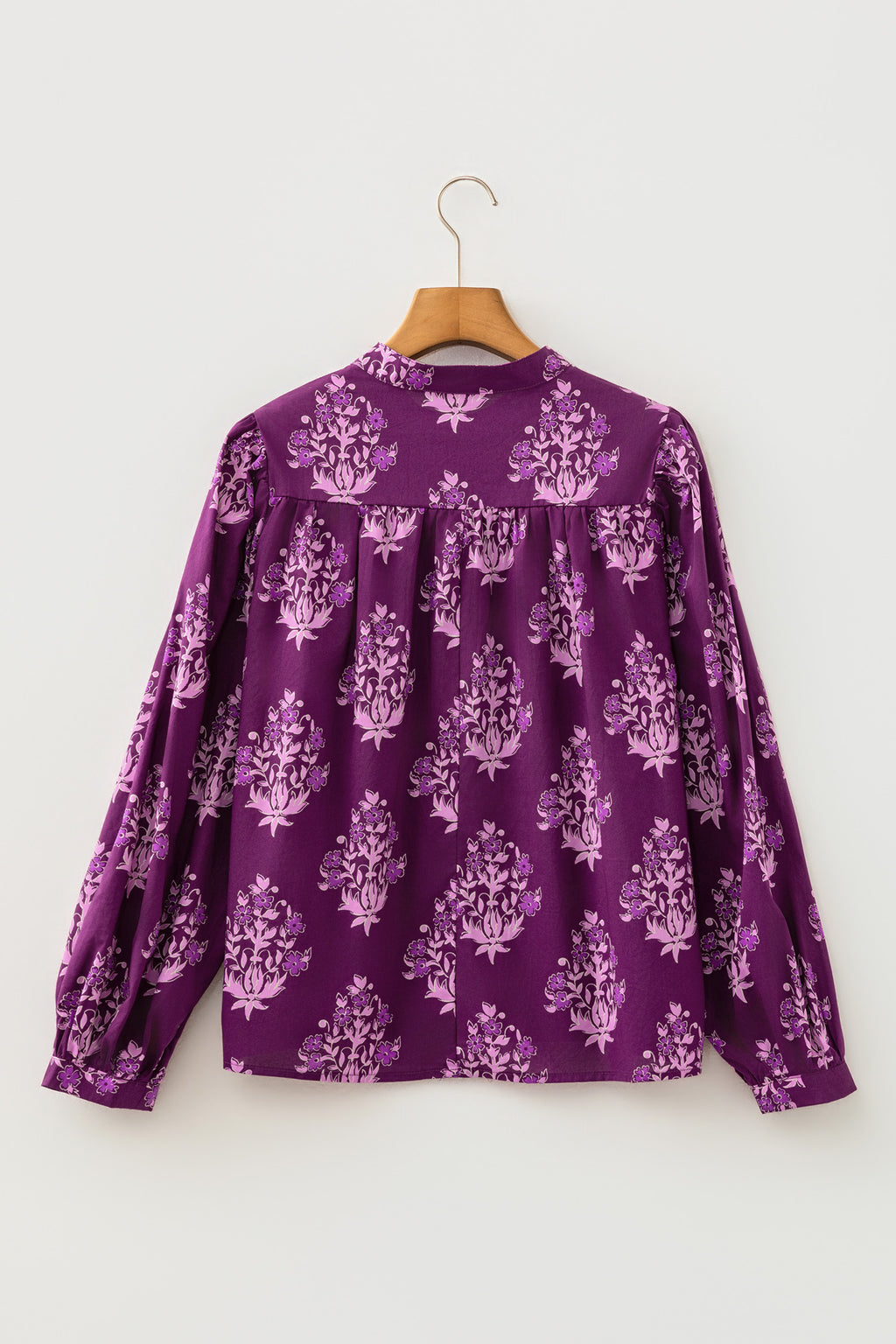 Camisa larga de manga abullonada con botones delanteros y estampado floral morado