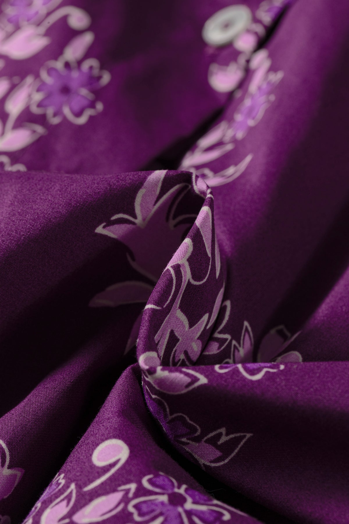 Camisa larga de manga abullonada con botones delanteros y estampado floral morado