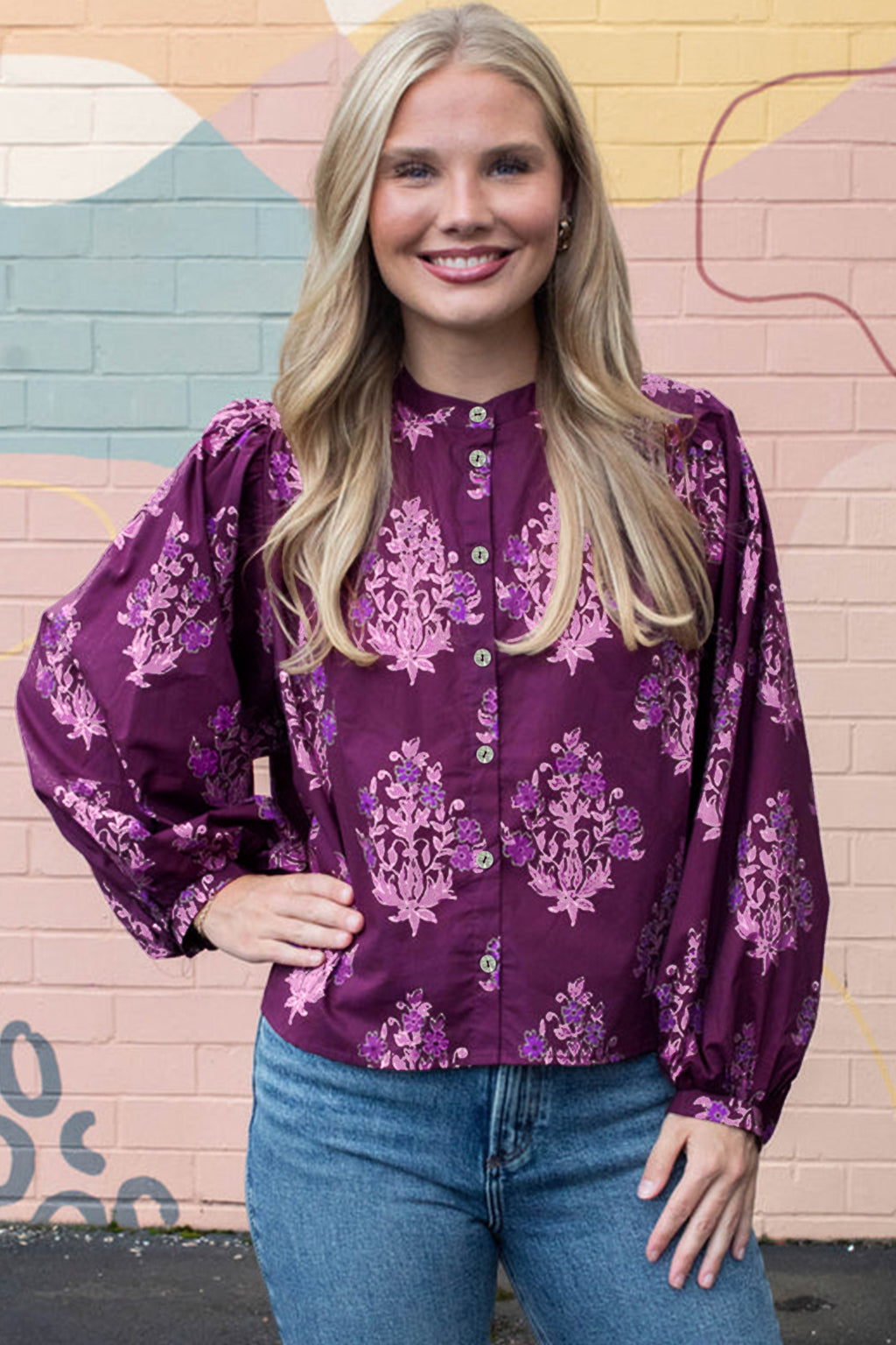 Camisa larga de manga abullonada con botones delanteros y estampado floral morado