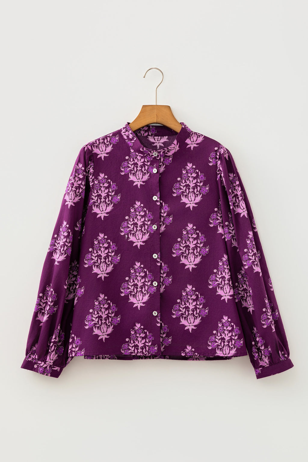 Camisa larga de manga abullonada con botones delanteros y estampado floral morado