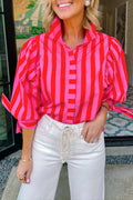 Camisa de mujer con mangas abullonadas y lazo a rayas azules