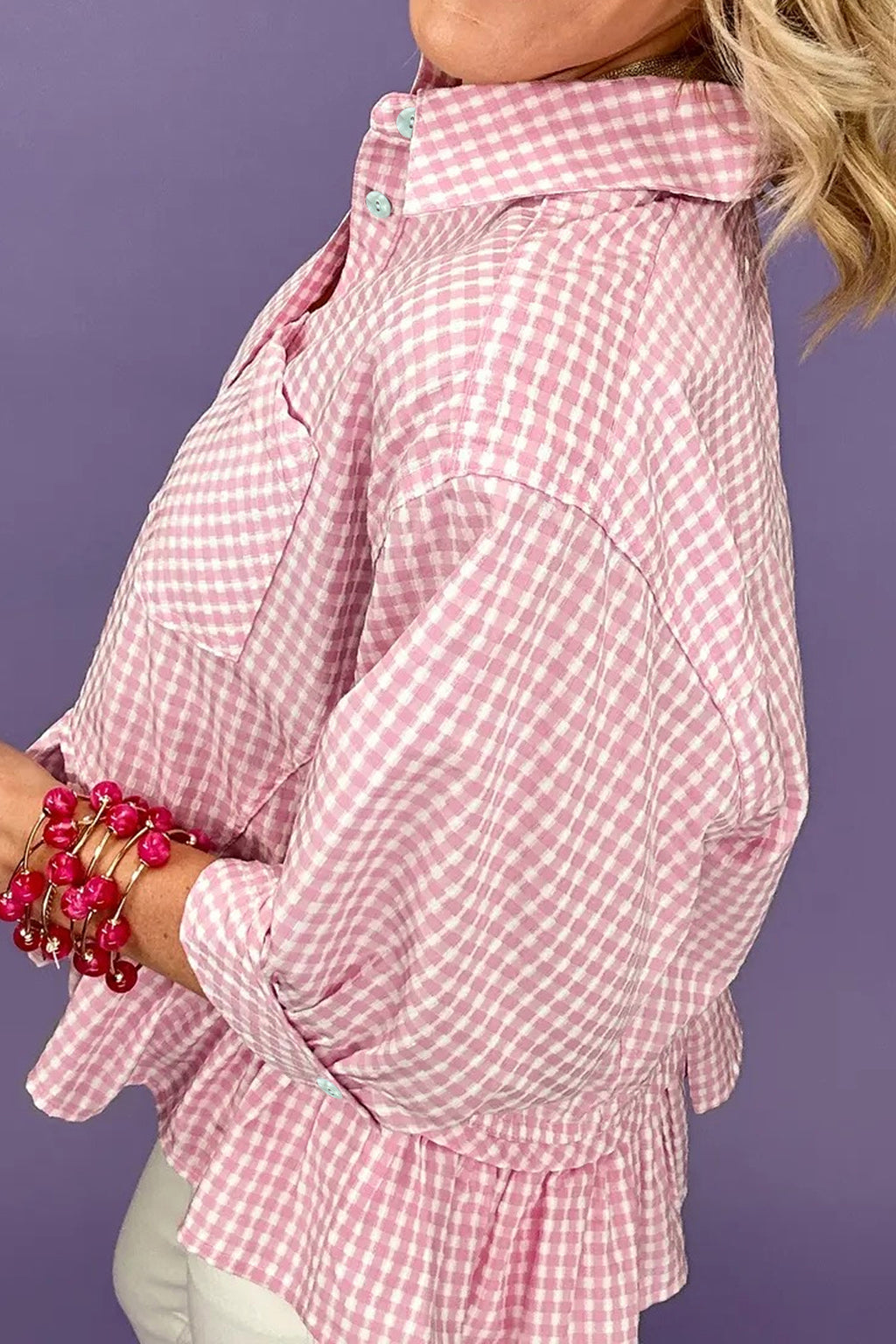 Camisa abotonada de manga corta con volantes y bajo a cuadros rosas