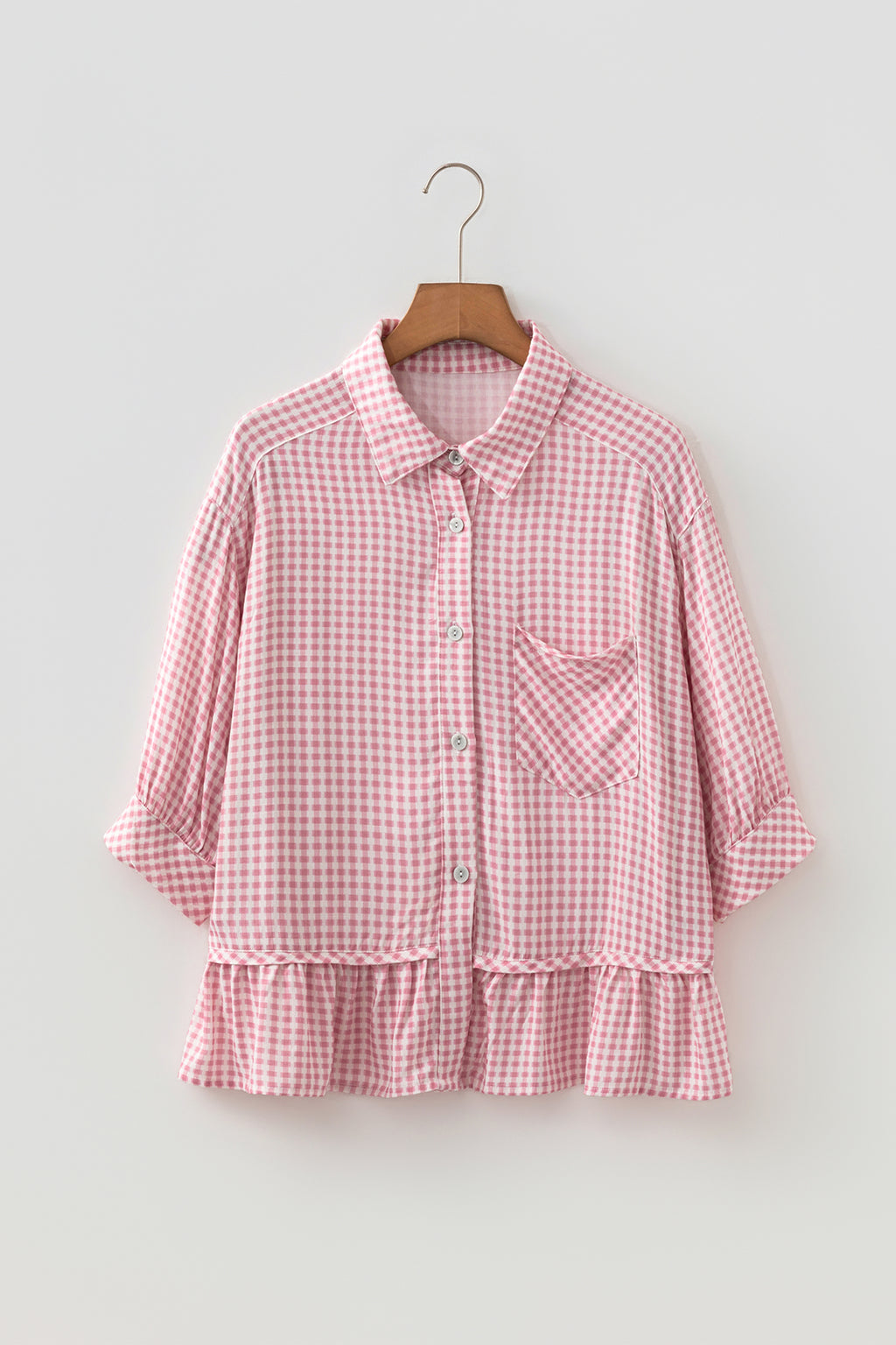 Camisa abotonada de manga corta con volantes y bajo a cuadros rosas