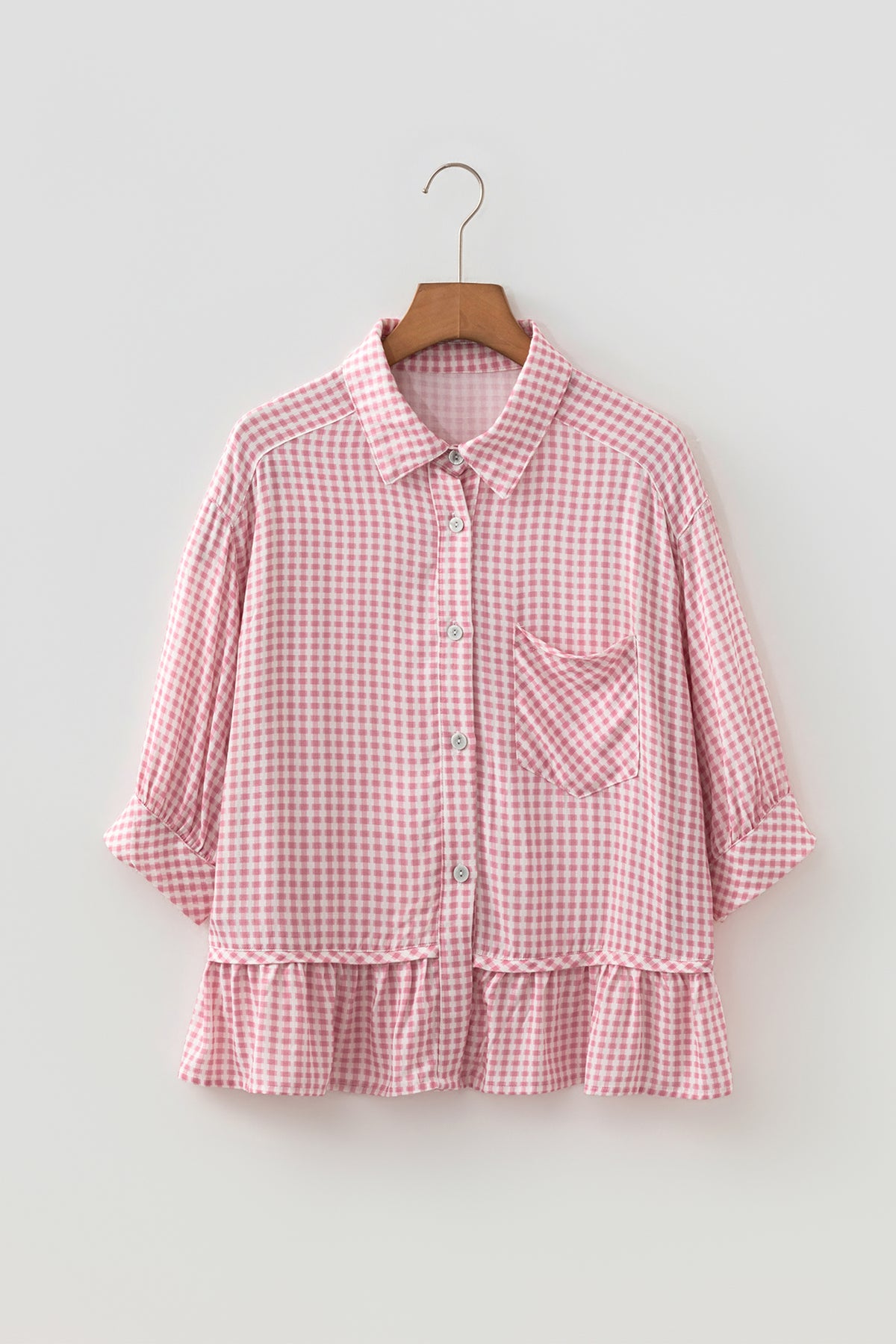 Camisa abotonada de manga corta con volantes y bajo a cuadros rosas