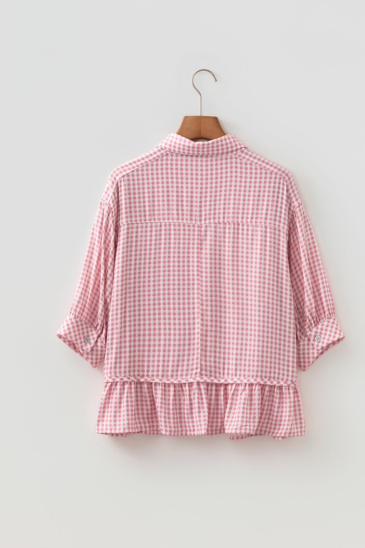 Camisa abotonada de manga corta con volantes y bajo a cuadros rosas