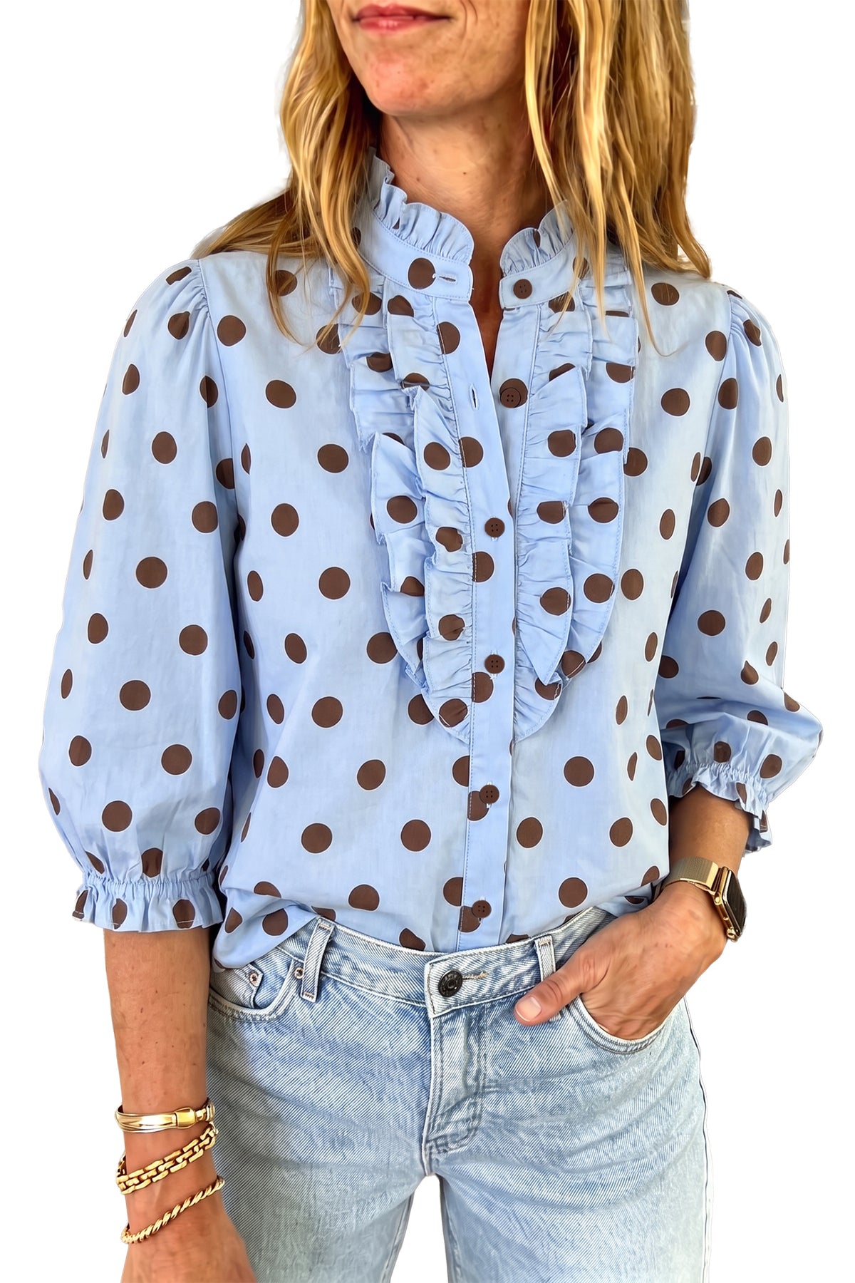 Camisa de manga tres cuartos con cuello alto, cuello alto y estampado de rayas y lunares rojos intensos.