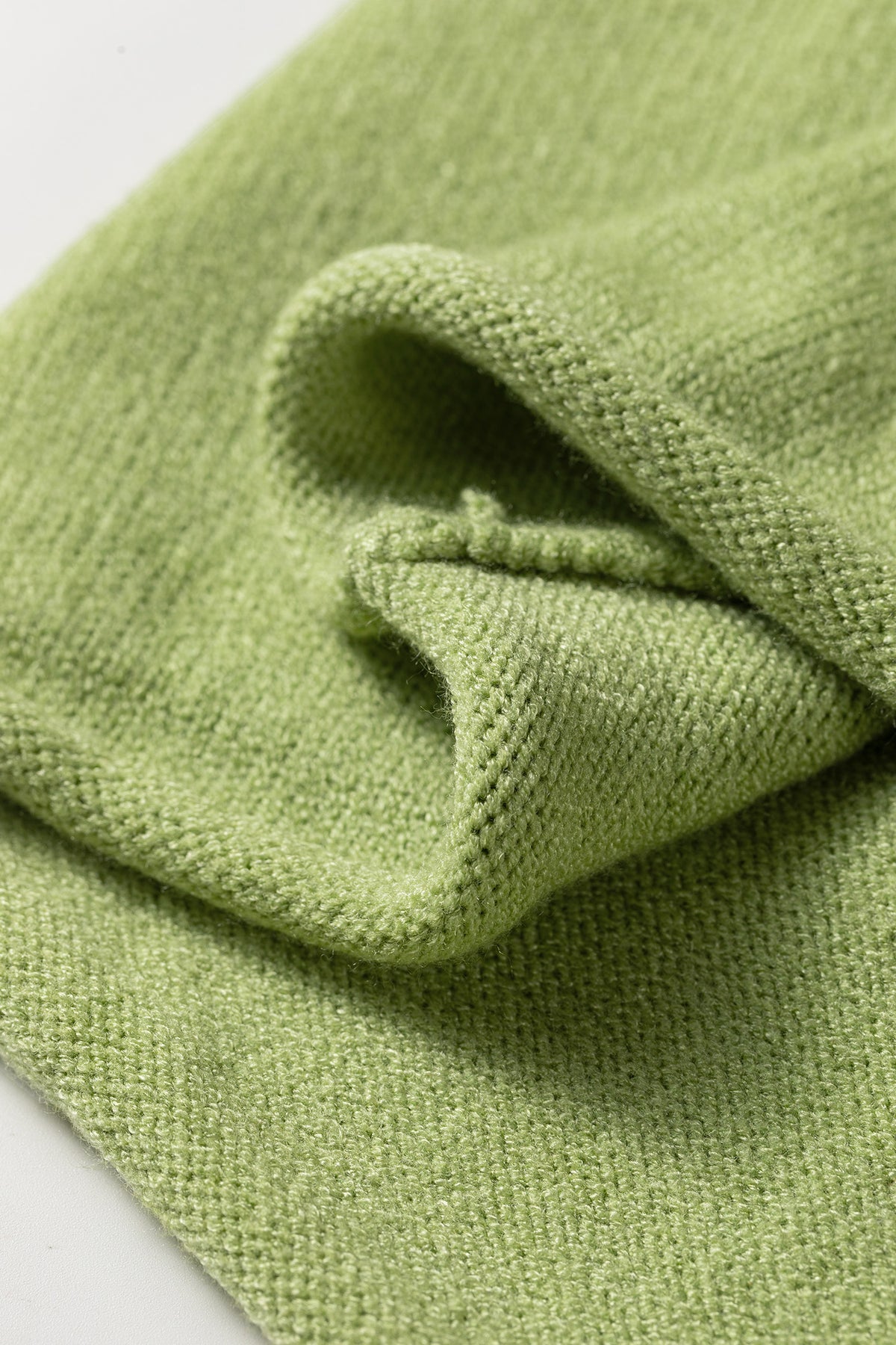 Suéter de cuello redondo extragrande único de punto con diseño de pez en color verde niebla de pradera.