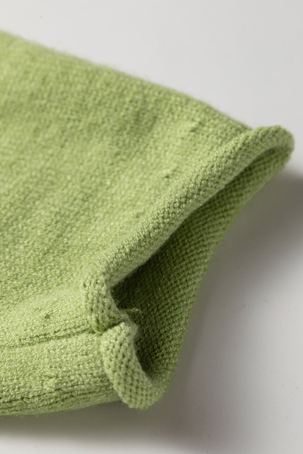 Suéter de cuello redondo extragrande único de punto con diseño de pez en color verde niebla de pradera.