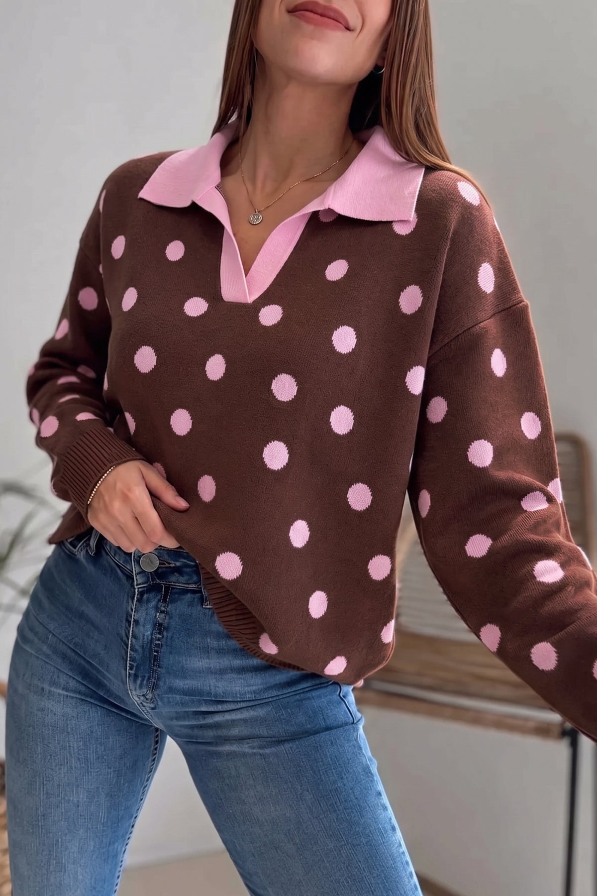 Jersey holgado con cuello y bloques de color con estampado de lunares rosas