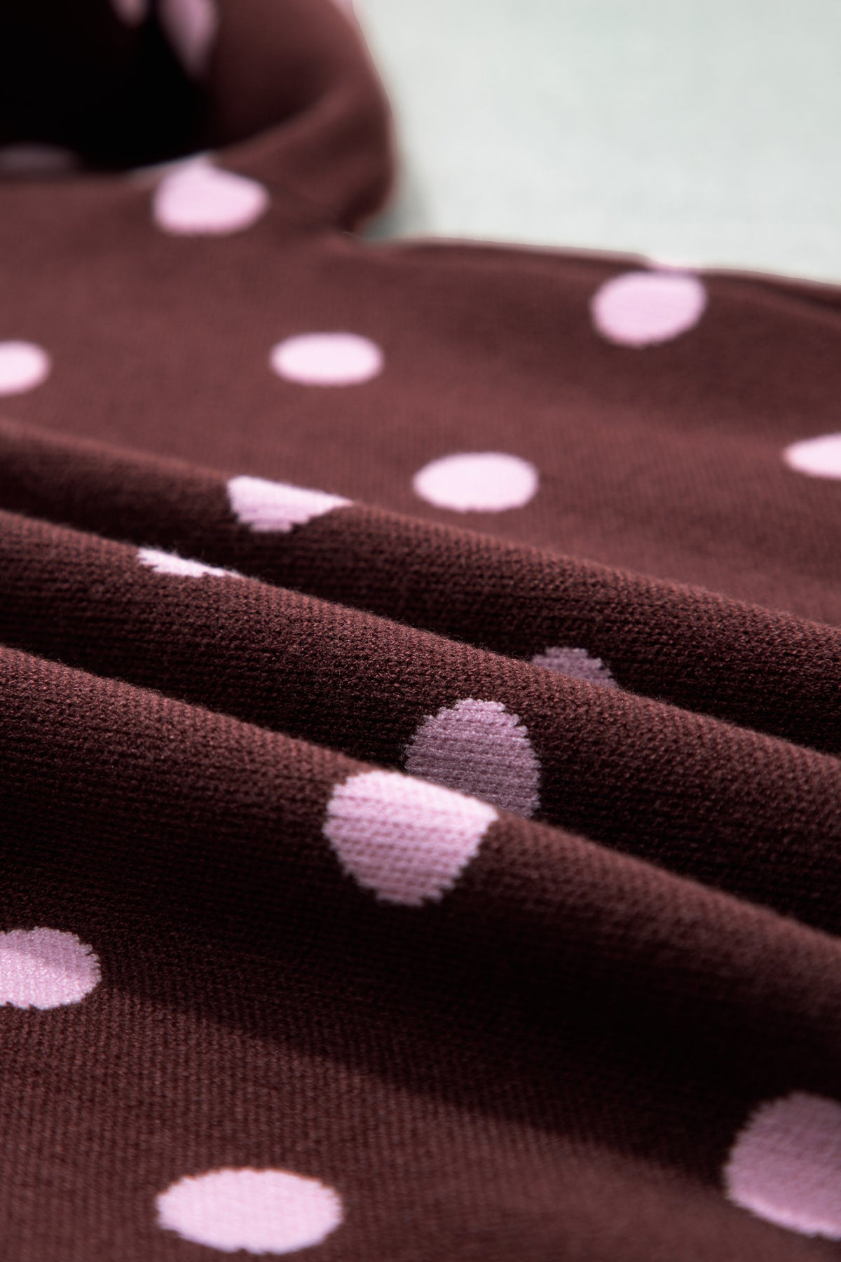 Jersey holgado con cuello y bloques de color con estampado de lunares rosas