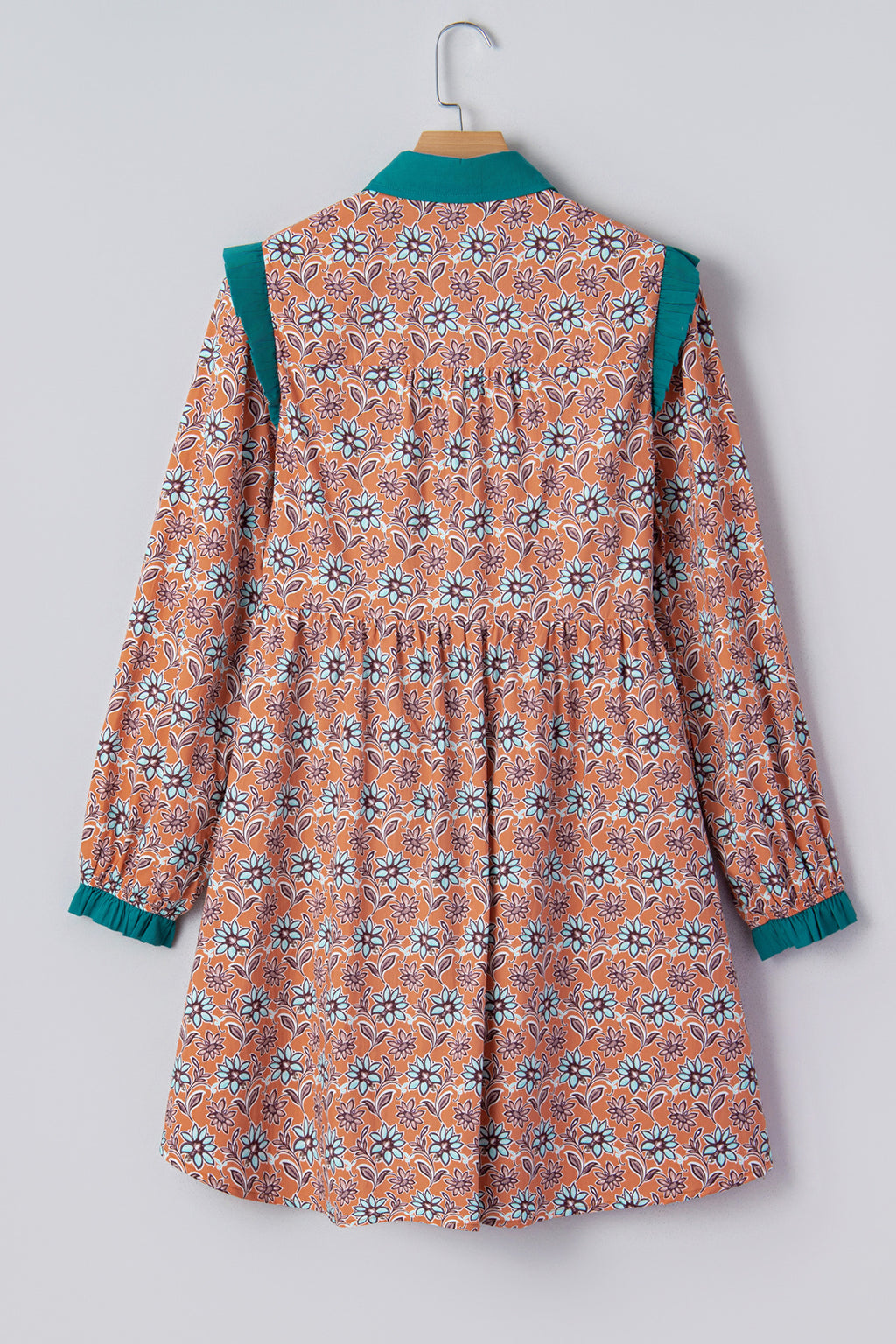 Minivestido camisero con cuello en contraste y estampado floral bohemio en color naranja