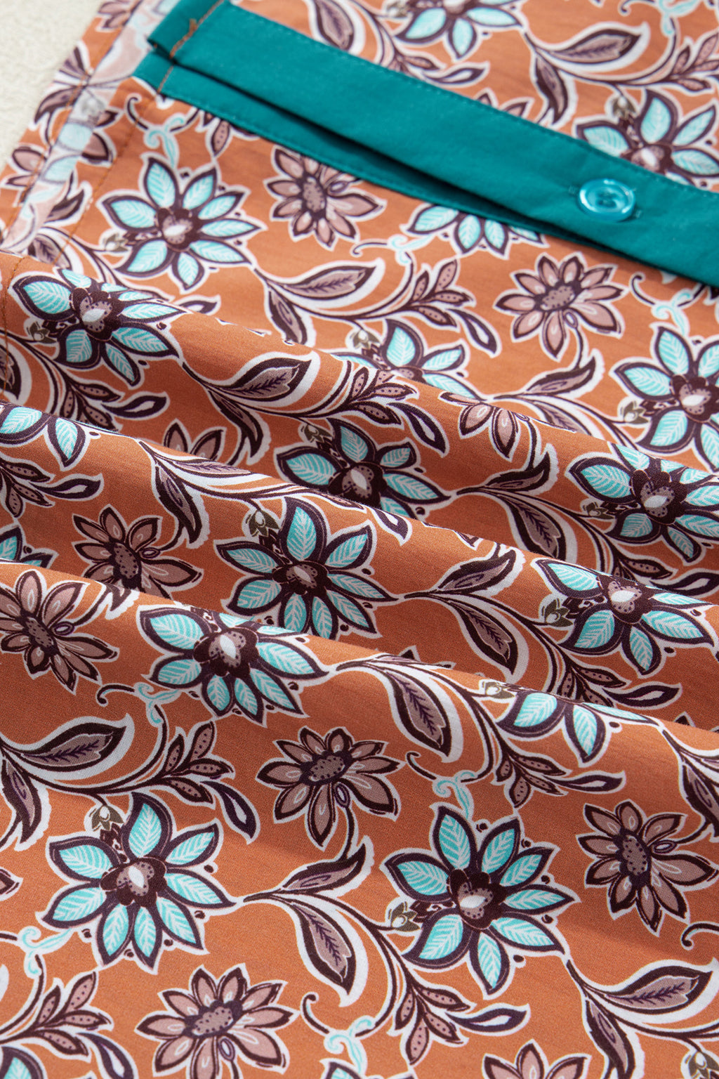 Minivestido camisero con cuello en contraste y estampado floral bohemio en color naranja