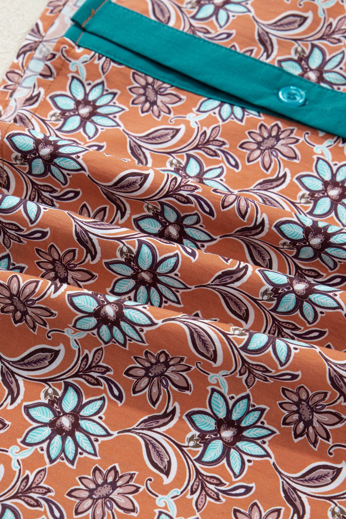 Minivestido camisero con cuello en contraste y estampado floral bohemio en color naranja