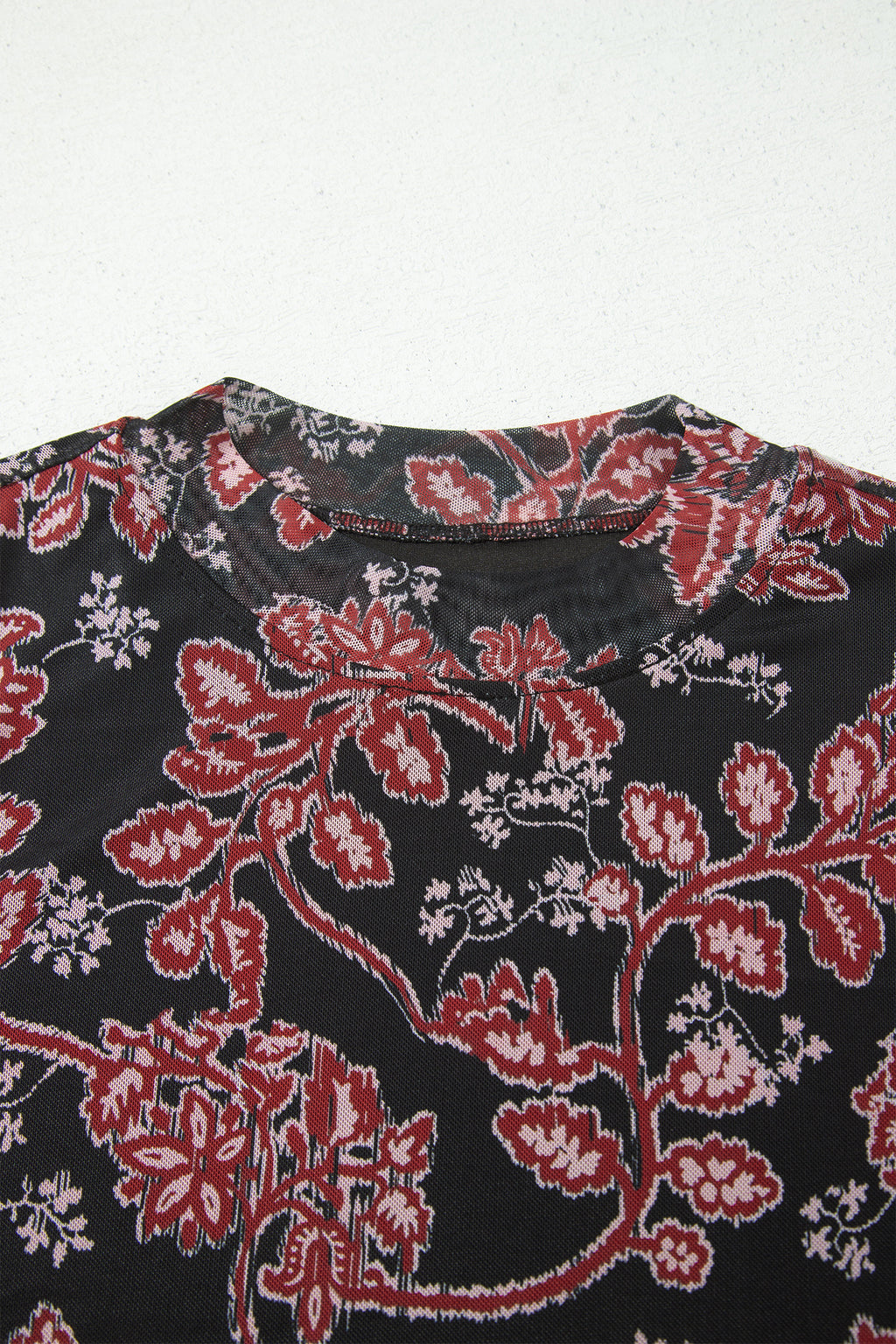Vestido informal de malla negro con estampado floral retro y manga larga