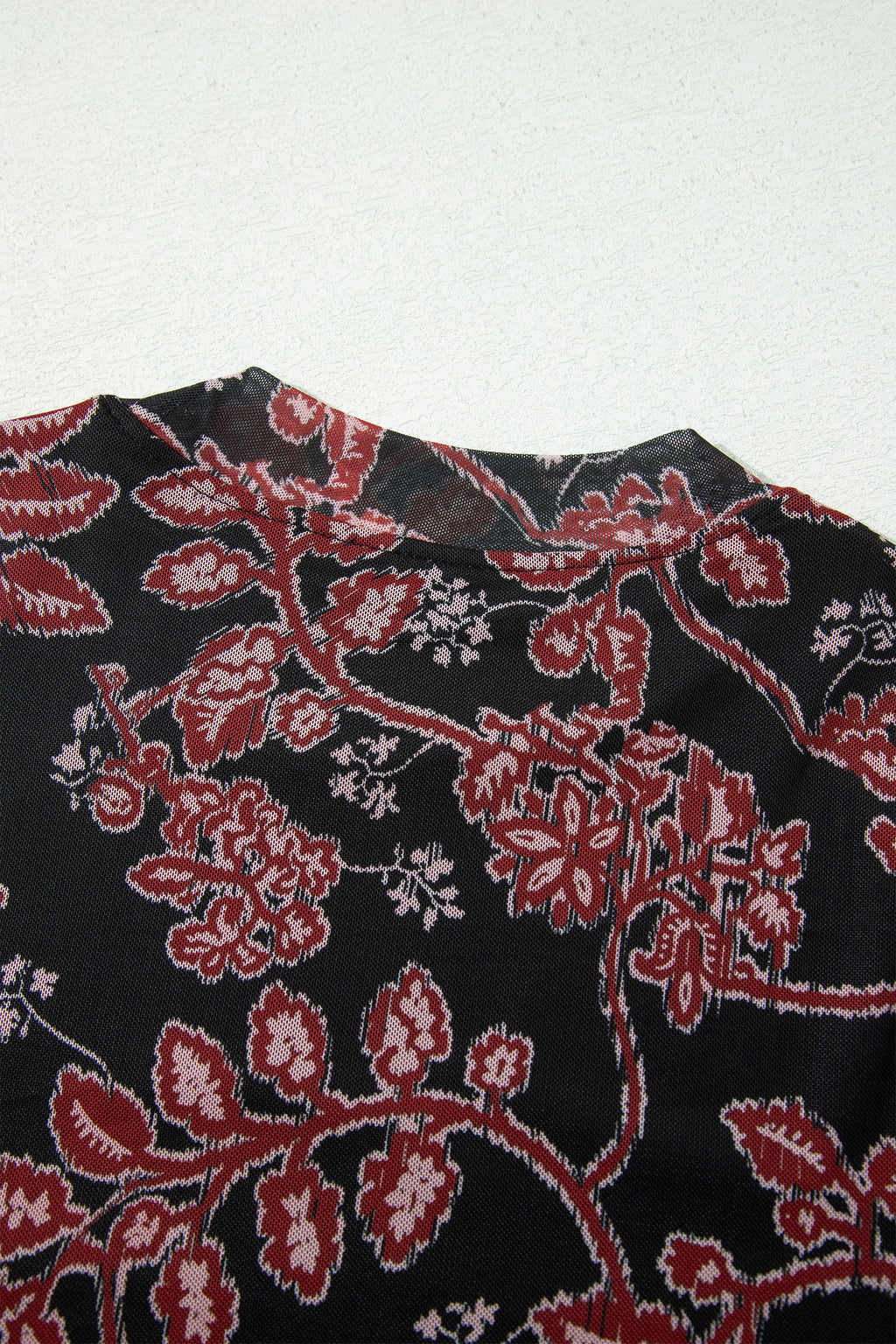 Vestido informal de malla negro con estampado floral retro y manga larga