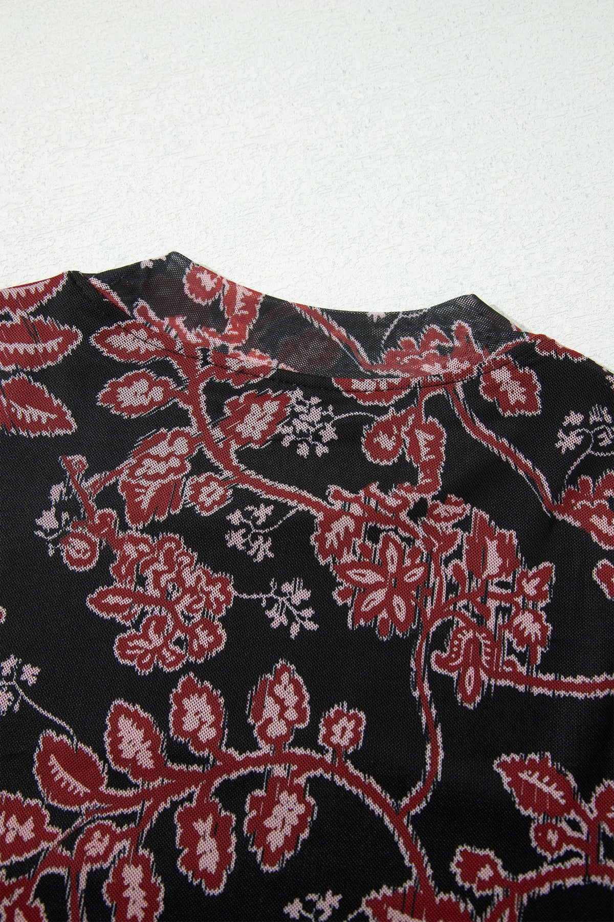 Vestido informal de malla negro con estampado floral retro y manga larga