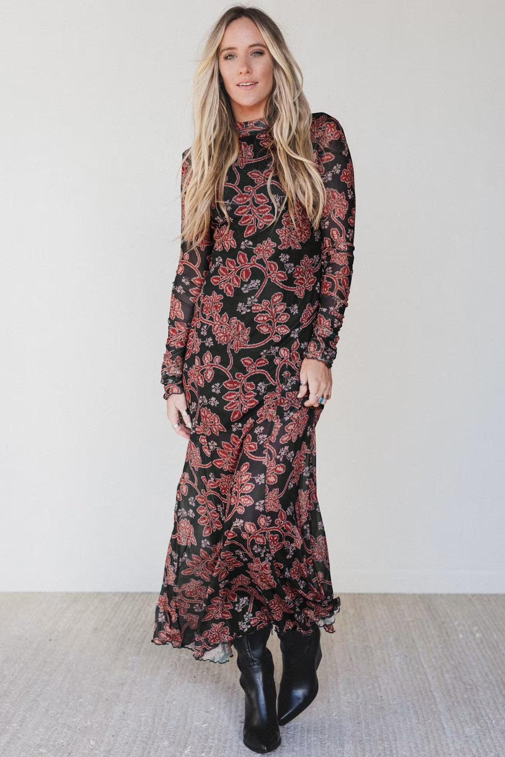 Vestido informal de malla negro con estampado floral retro y manga larga
