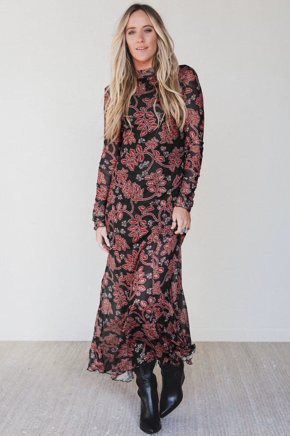 Vestido informal de malla negro con estampado floral retro y manga larga