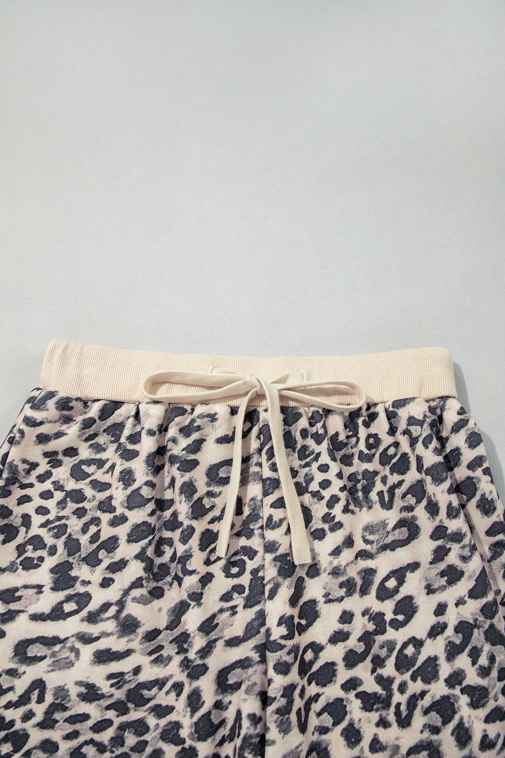 Conjunto de pantalón con capucha, cremallera y cordón ajustable con estampado de leopardo multicolor