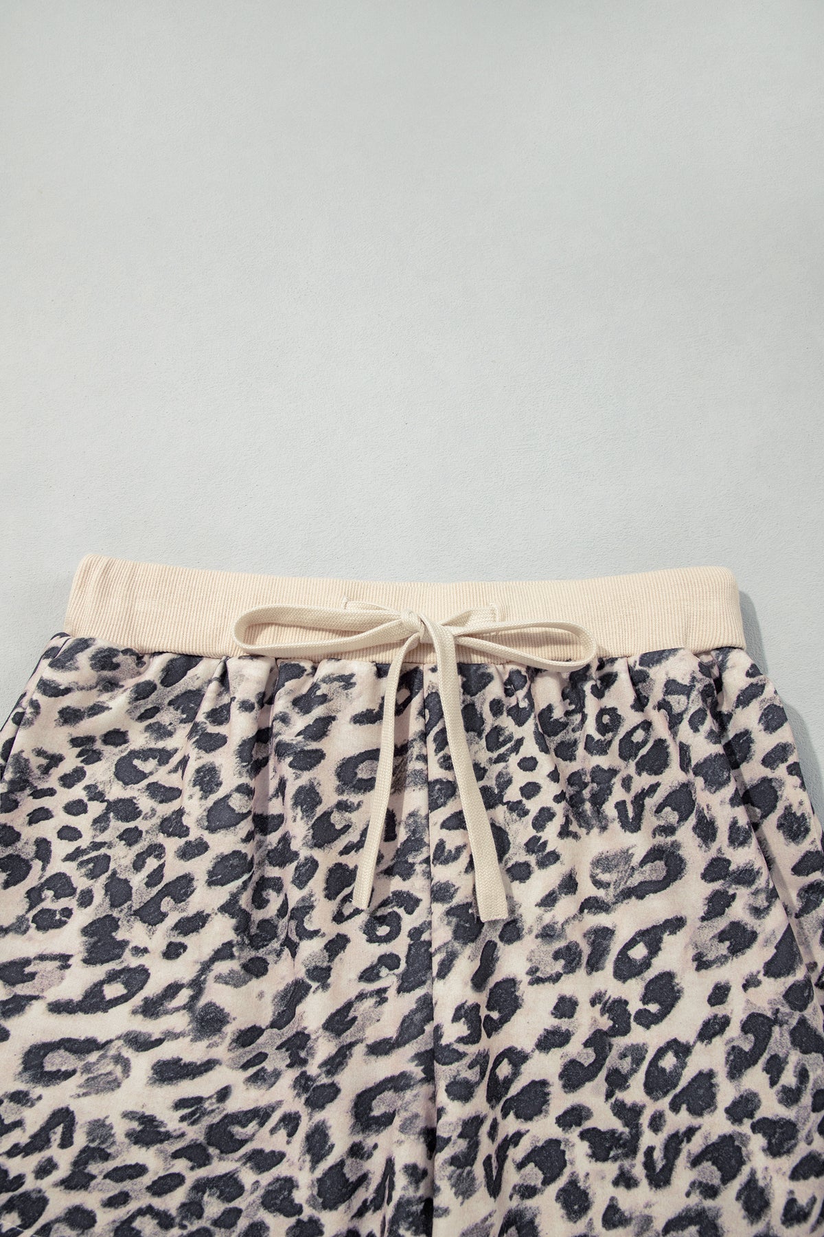 Conjunto de pantalón con capucha, cremallera y cordón ajustable con estampado de leopardo multicolor
