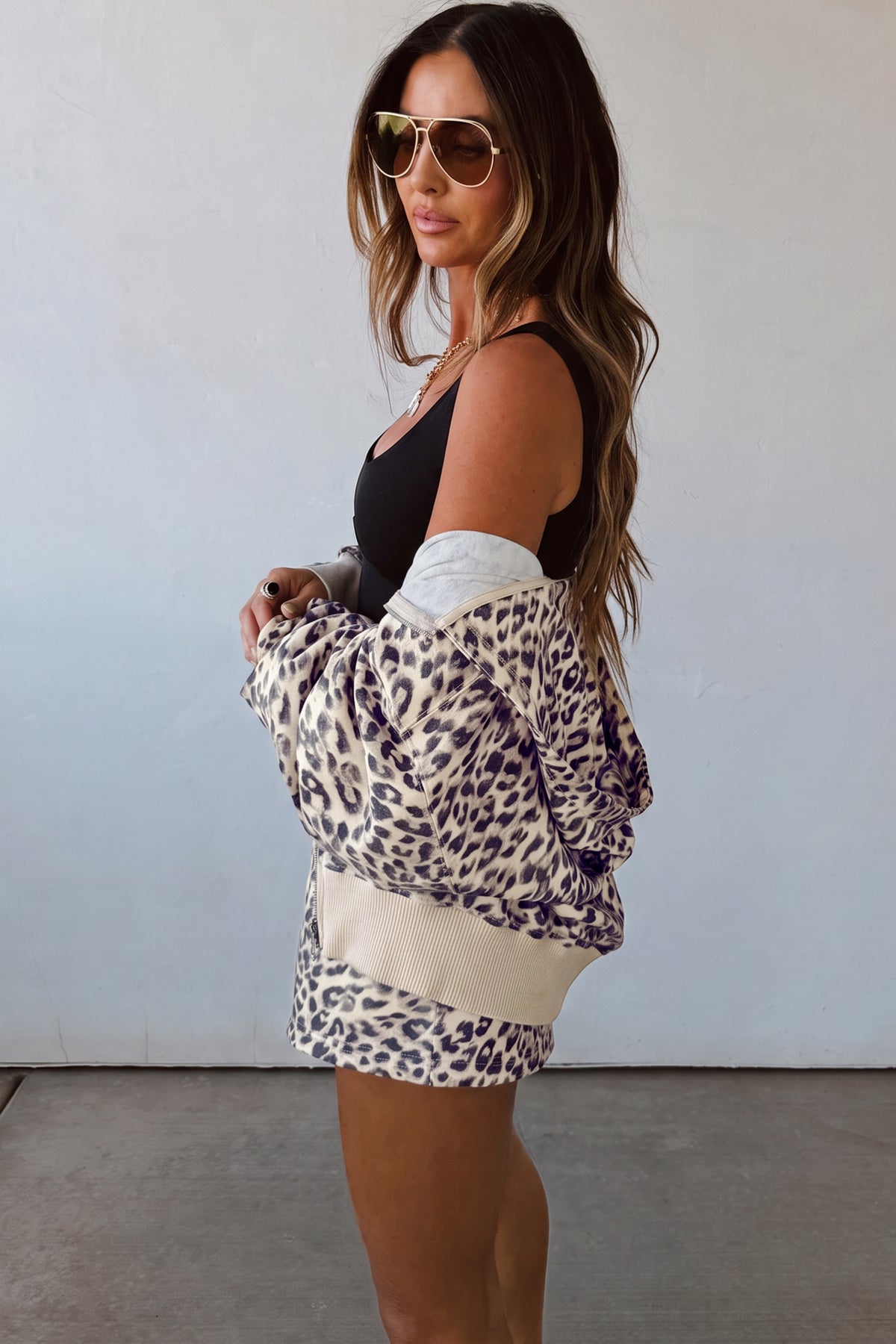 Conjunto de pantalón con capucha, cremallera y cordón ajustable con estampado de leopardo multicolor