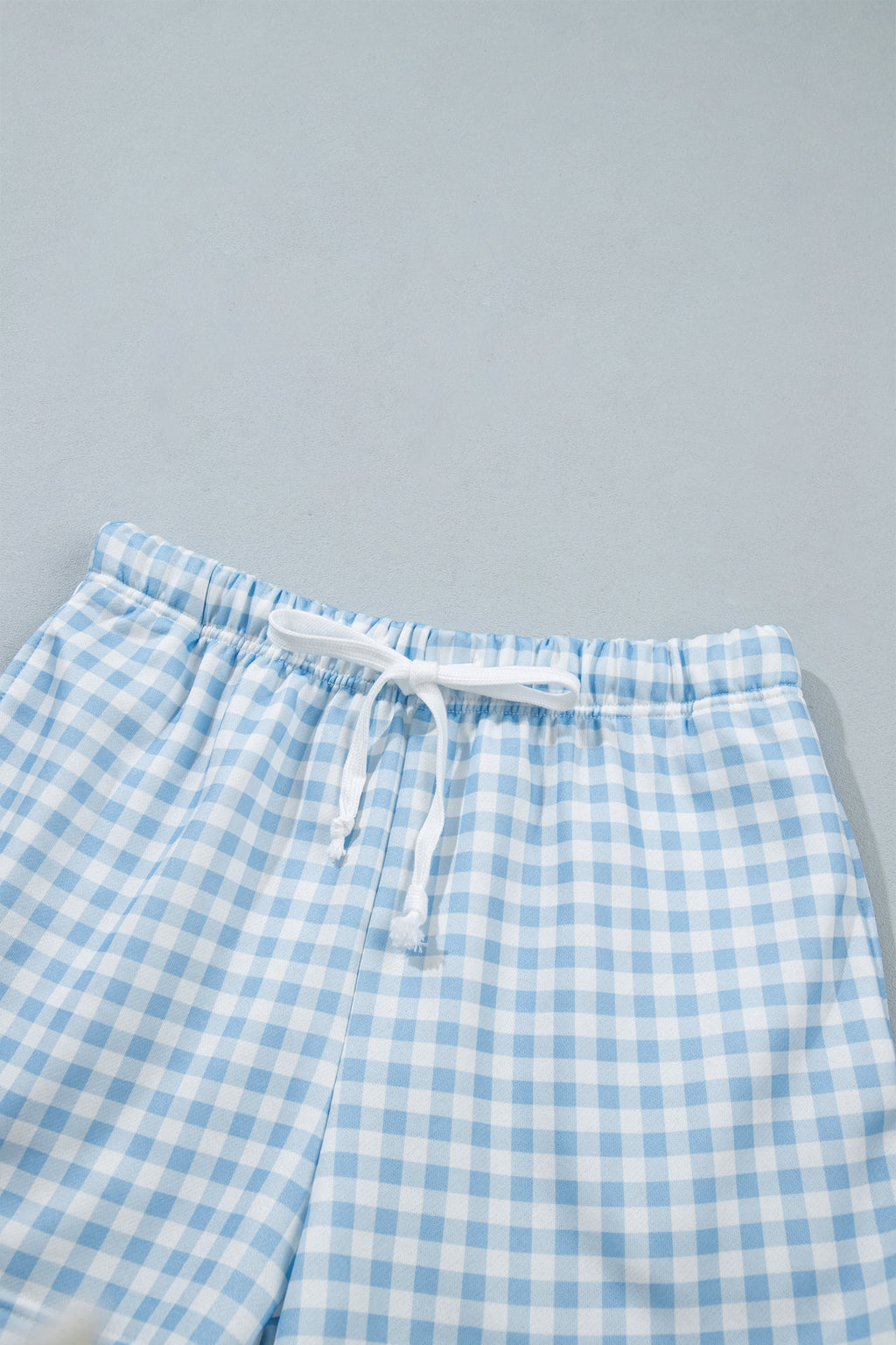 Conjunto de 2 piezas: jersey holgado de cuadros azul cielo con cordón ajustable y shorts casuales.