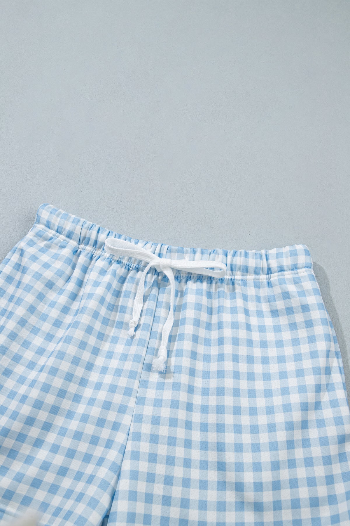 Conjunto de 2 piezas: jersey holgado de cuadros azul cielo con cordón ajustable y shorts casuales.