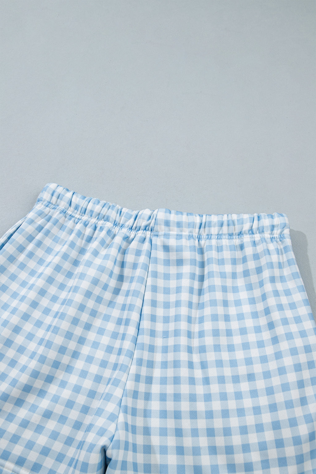 Conjunto de 2 piezas: jersey holgado de cuadros azul cielo con cordón ajustable y shorts casuales.