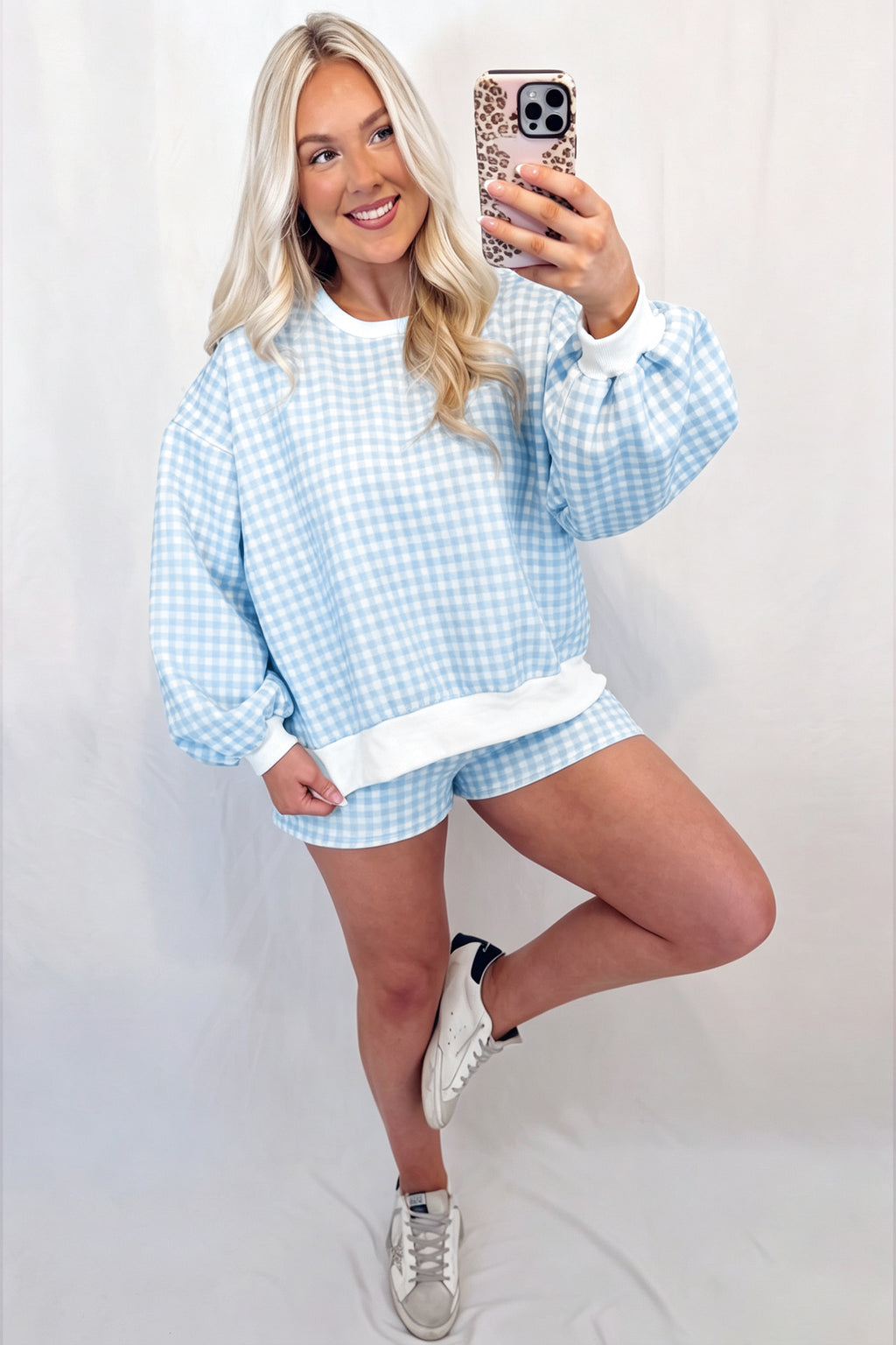 Conjunto de 2 piezas: jersey holgado de cuadros azul cielo con cordón ajustable y shorts casuales.