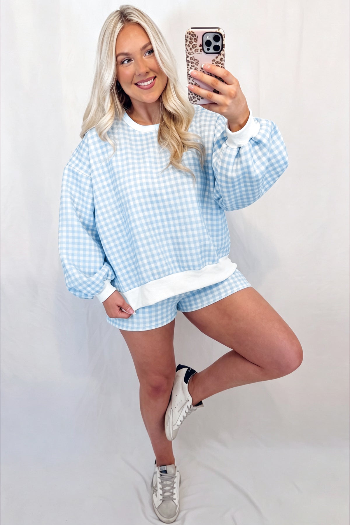 Conjunto de 2 piezas: jersey holgado de cuadros azul cielo con cordón ajustable y shorts casuales.