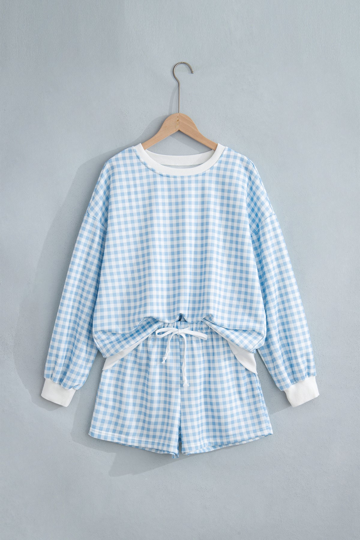 Conjunto de 2 piezas: jersey holgado de cuadros azul cielo con cordón ajustable y shorts casuales.