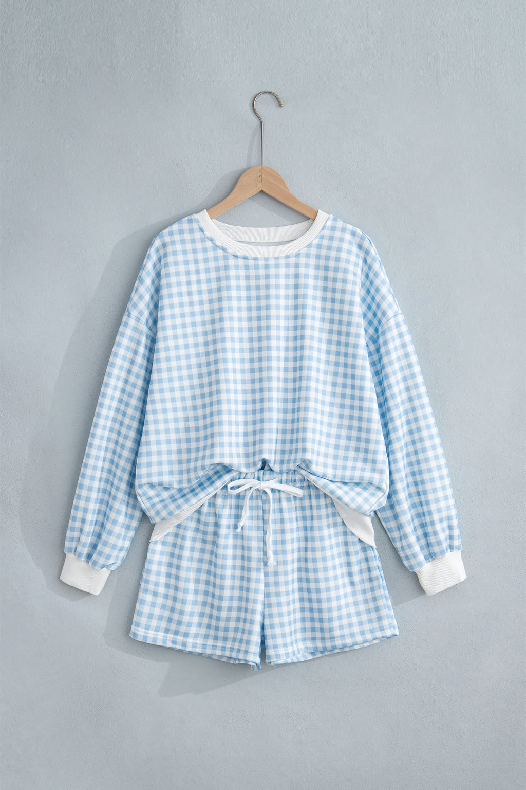 Conjunto de 2 piezas: jersey holgado de cuadros azul cielo con cordón ajustable y shorts casuales.