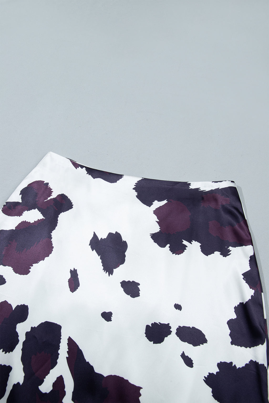 Falda larga estilo western con estampado abstracto marrón y cremallera metálica en la cintura, ideal para uso diario.