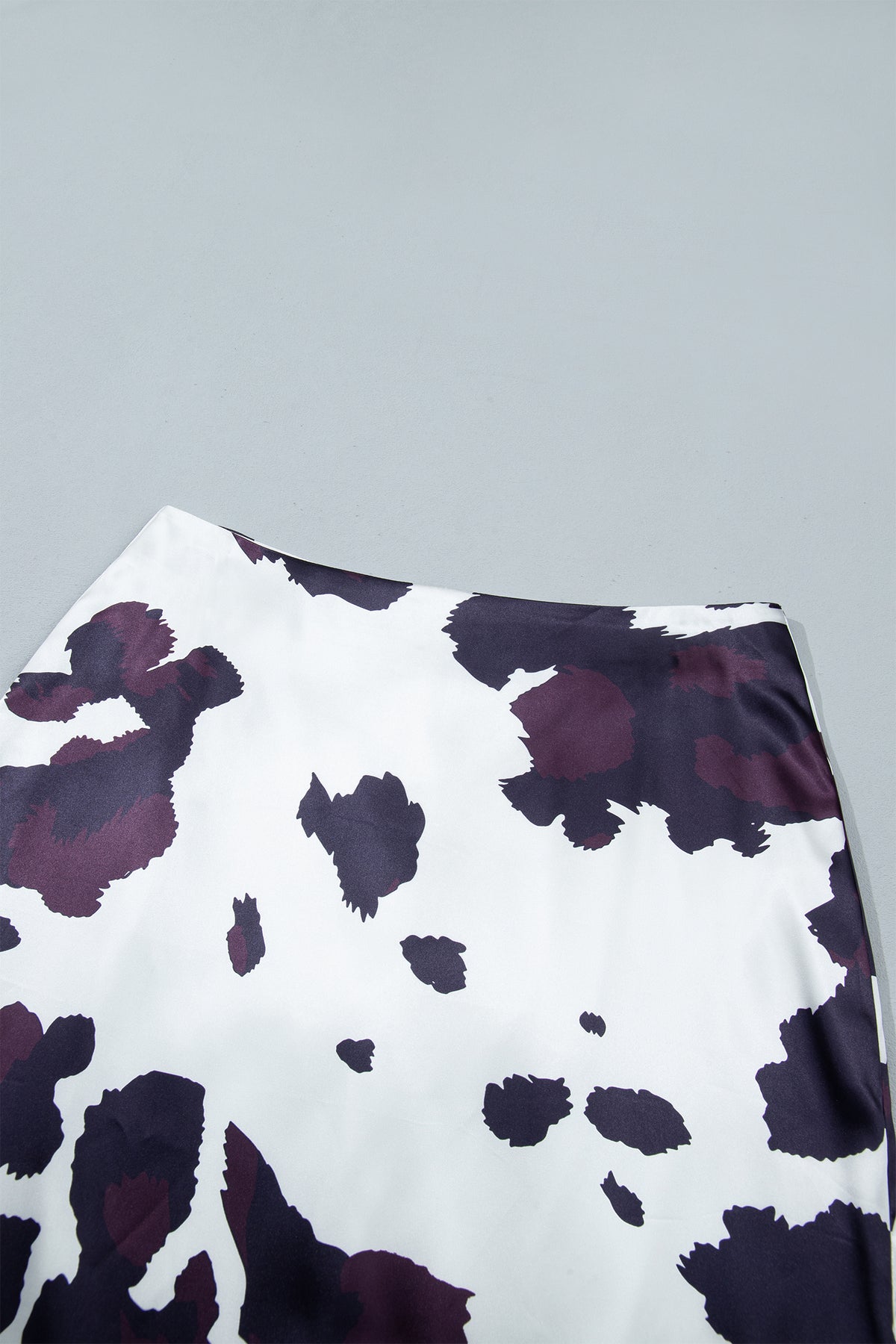 Falda larga estilo western con estampado abstracto marrón y cremallera metálica en la cintura, ideal para uso diario.