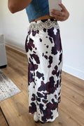 Falda larga estilo western con estampado abstracto marrón y cremallera metálica en la cintura, ideal para uso diario.