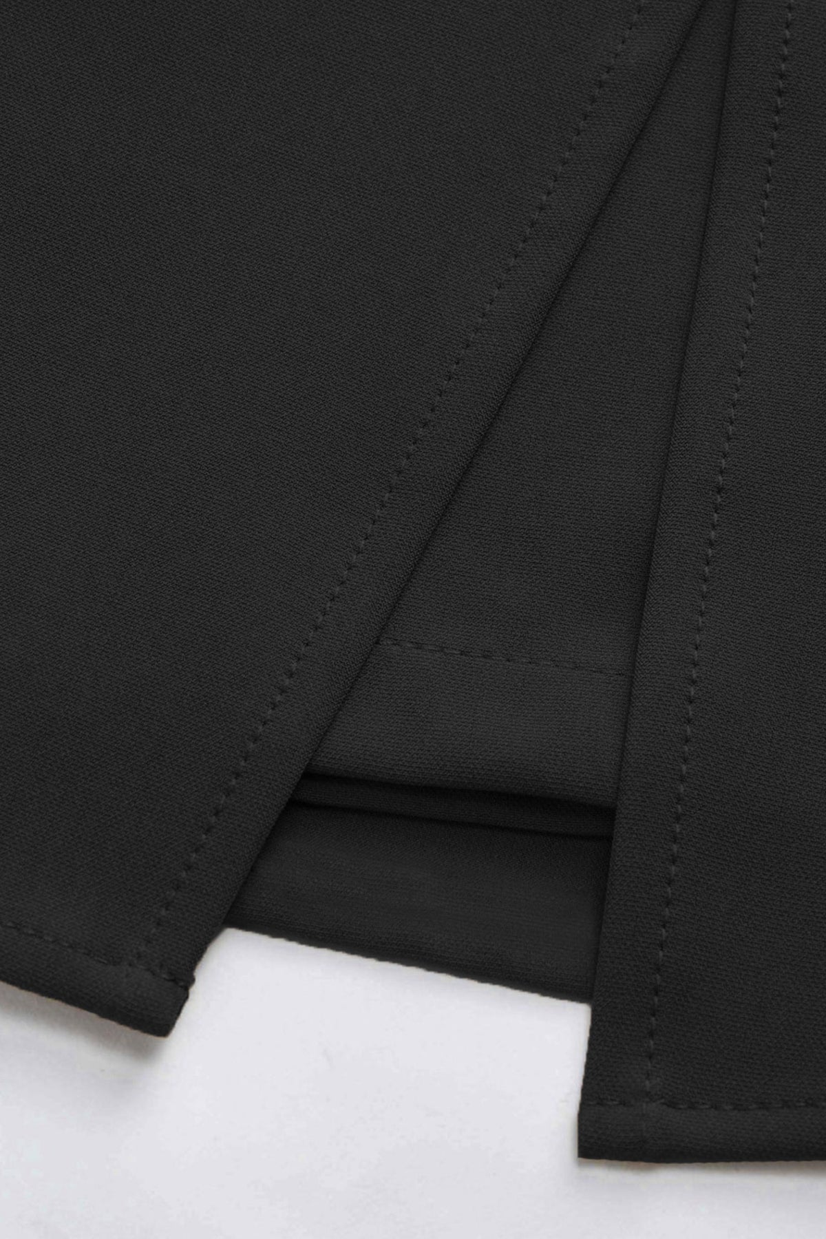 Falda pantalón informal negra de talle alto con abertura frontal
