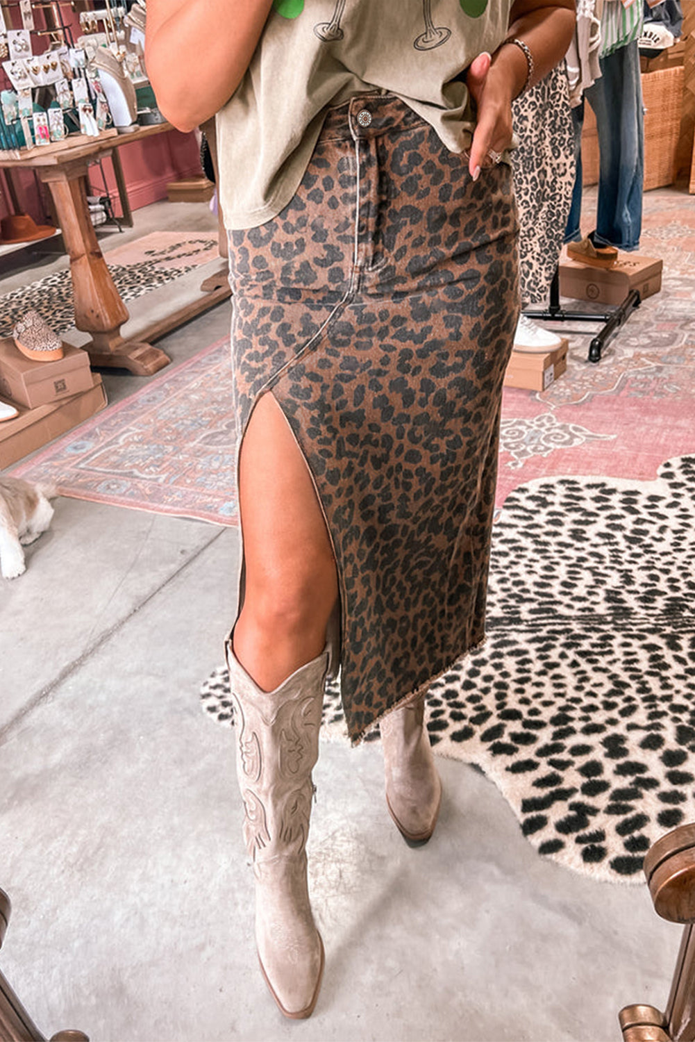 Falda vaquera larga informal de uso diario con estampado de leopardo azul cielo y marron