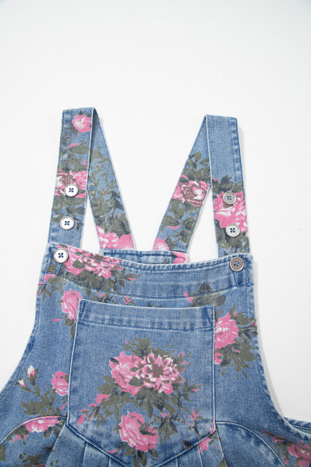Peto corto vaquero con estampado floral de Myosotis